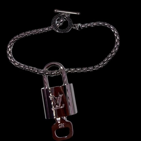 Louis VUITTON Padlock Key and Toggle Bracelet Set. Silver Polished✨#315 - Picture 2 of 5